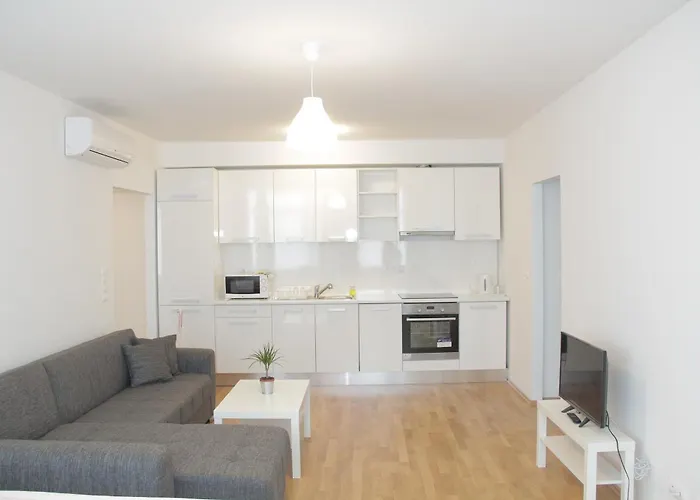 Hauptbahnhof Apartman *