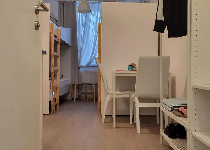 Hauptbahnhof Apartman *