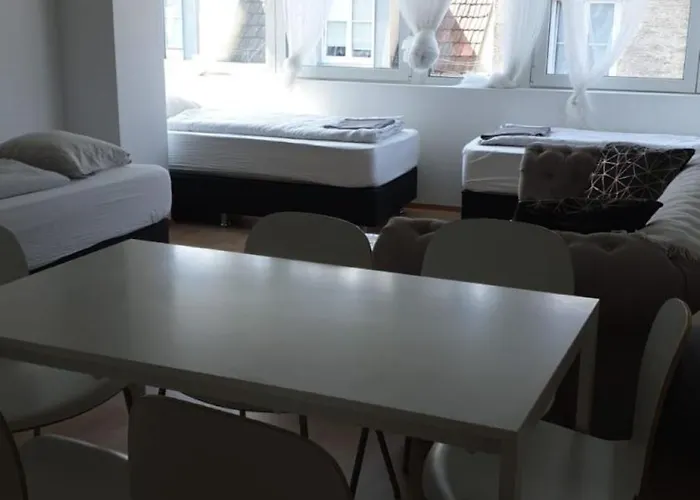 Hauptbahnhof Apartman